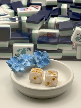 Mahjong Dice Dish with Blue Hydrangeas - Home Games